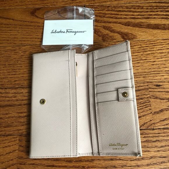 Salvatore Ferragamo Authentic Gancini Pale Pink Leather Wallet Women’s Size O/S - Picture 5 of 9
